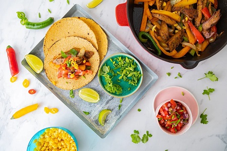Meksykańska fiesta w Twoim domu, czyli fajitas z Apollo Roślinnym Qurczakiem Salsa Mexicana na ostrrro!